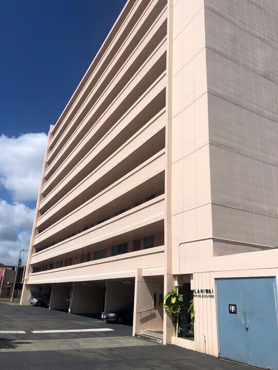 975 Ala Lilikoi St in Honolulu, HI - Building Photo