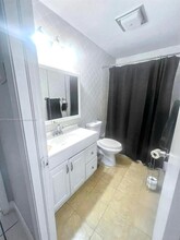 4259 Royal Banyan Way, Unit B in Lake Worth Beach, FL - Foto de edificio - Building Photo