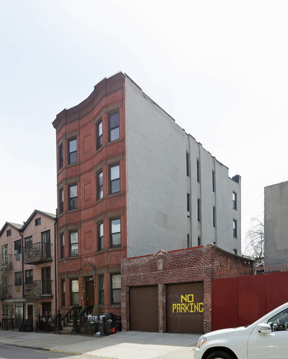 856 Willoughby Ave in Brooklyn, NY - Building Photo