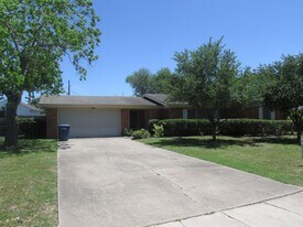 4210 Dolphin Pl in Corpus Christi, TX - Building Photo