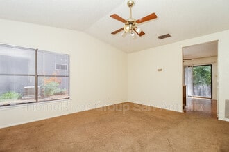 5114 Mayspring in San Antonio, TX - Foto de edificio - Building Photo