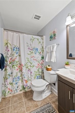 525 Burgoyne Rd in Charlottesville, VA - Foto de edificio - Building Photo