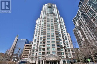 21 Hillcrest Ave in Toronto, ON - Building Photo - Building Photo