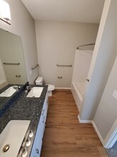 2180 State Hwy 13 in Mendota Heights, MN - Foto de edificio - Building Photo