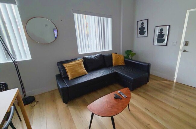1534 NW 1st St, Unit SI FL1-ID1022312P in Miami, FL - Building Photo - Building Photo