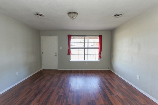 1406 Goliad St in Big Spring, TX - Building Photo - Building Photo