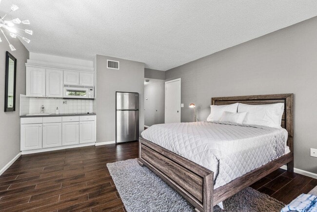 property at 11863 Wimbledon Cir