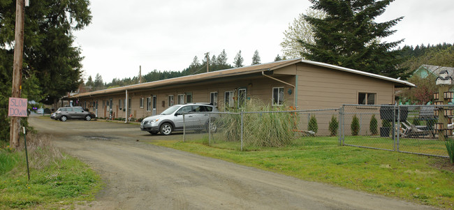 Quail Court in Sutherlin, OR - Building Photo - Building Photo