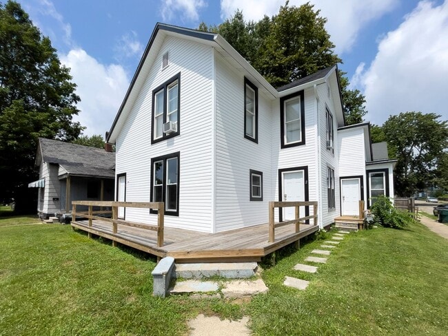 property at 700 W Powers St