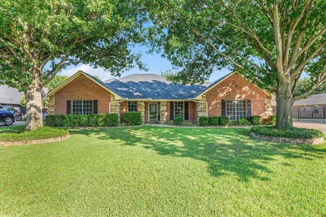 413 Flagstone Dr in Burleson, TX - Building Photo