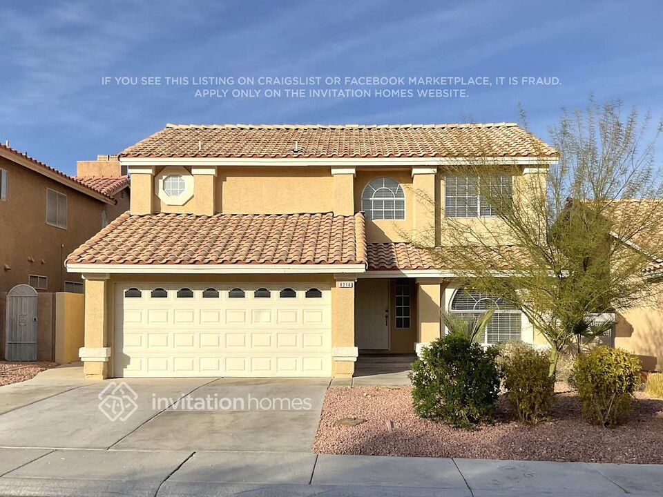 8216 Hollow Wharf Dr in Las Vegas, NV - Building Photo