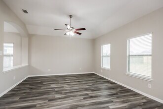 21447 Sullivan Forest Dr in Porter, TX - Foto de edificio - Building Photo
