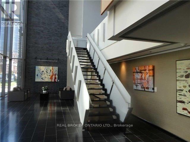 33 Charles St E in Toronto, ON - Building Photo - Building Photo