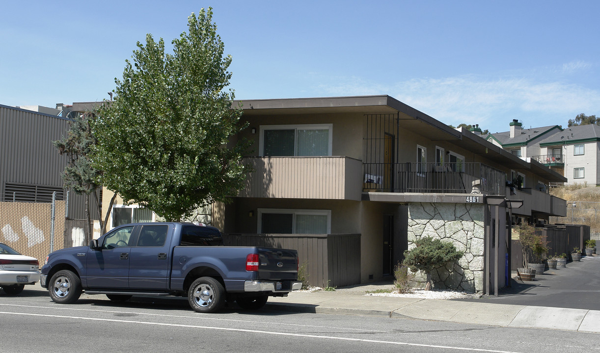 4861 Appian Way in El Sobrante, CA - Building Photo