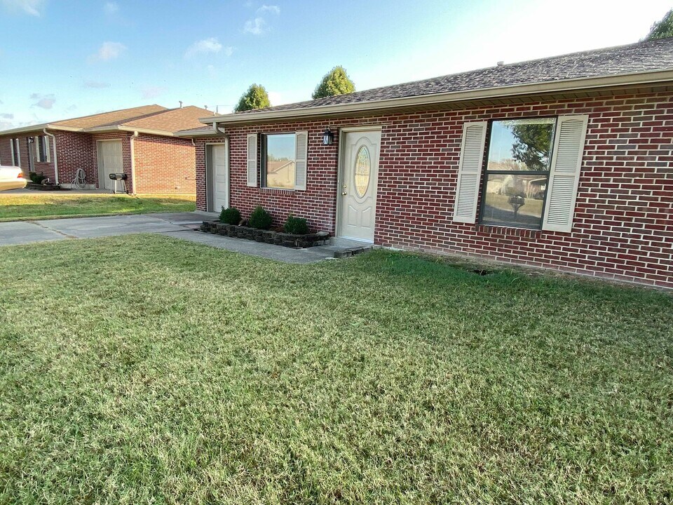 904 22nd St in Tell City, IN - Building Photo