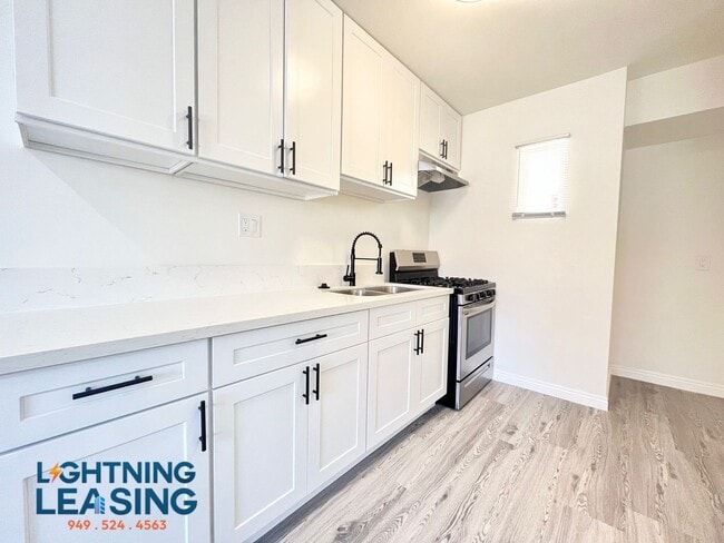property at 843 S Carondelet St
