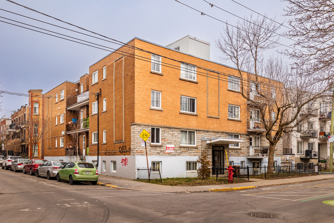 2915 Laurier Av E in Montréal, QC - Building Photo