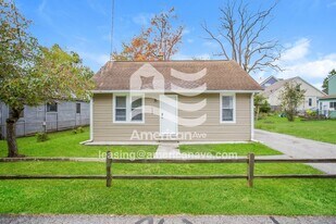 1732 Sylvan Glen in Keego Harbor, MI - Building Photo