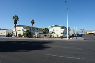 Esquire Apartment in Las Vegas, NV - Foto de edificio - Building Photo