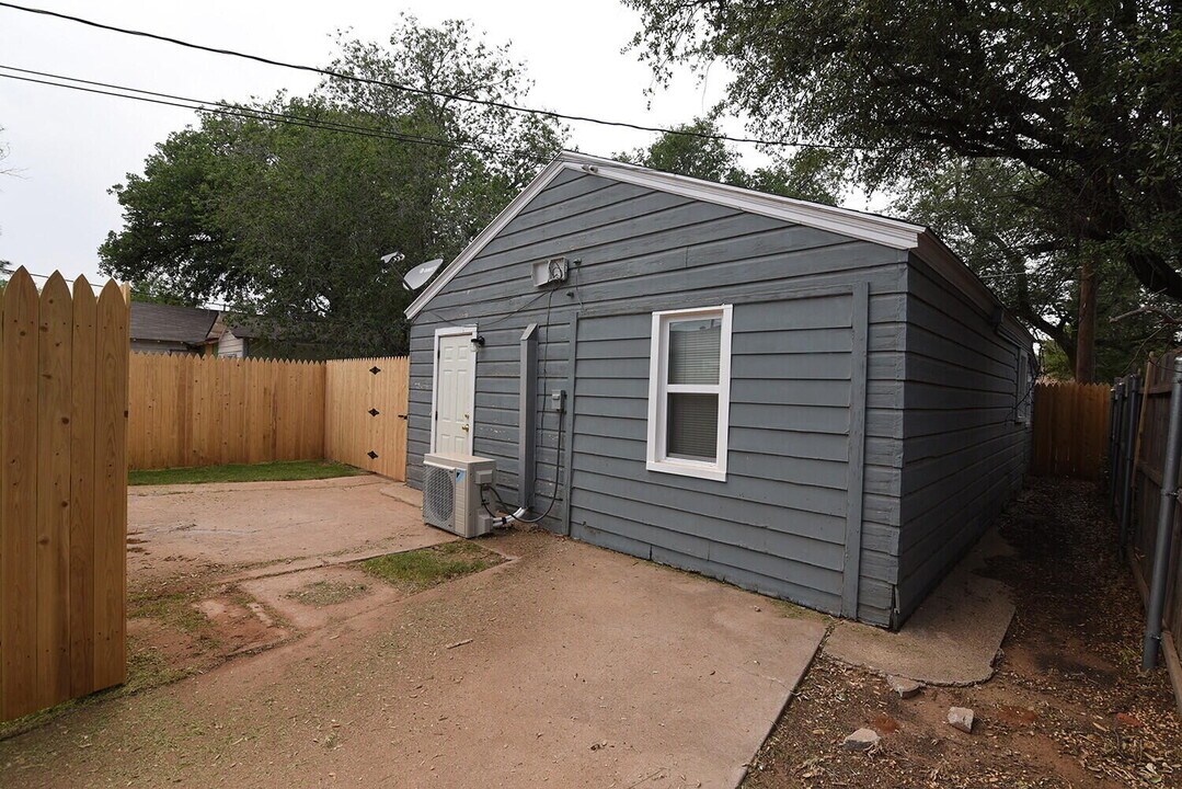 2006 29th St in Lubbock, TX - Building Photo