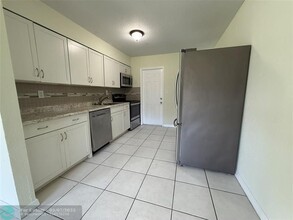 634 SW 4th Ave in Fort Lauderdale, FL - Building Photo - Building Photo