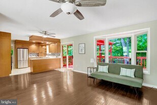 8449 Thames St in Springfield, VA - Building Photo