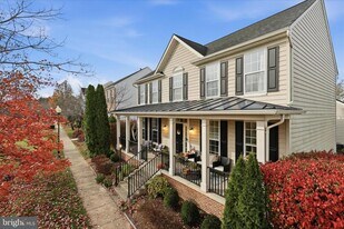 6711 Selbourne Ln in Gainesville, VA - Building Photo