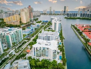 3000 NE 188th St in Aventura, FL - Foto de edificio - Building Photo