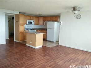 1060 Kamehameha Hwy in Pearl City, HI - Foto de edificio - Building Photo