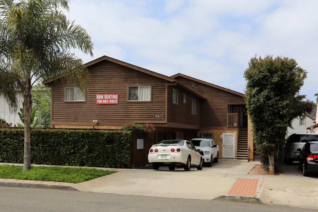 521 S Freeman St in Oceanside, CA - Building Photo