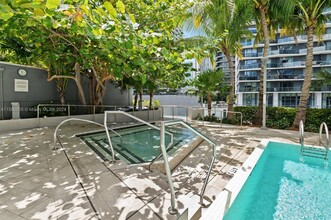 88 SW 7th St, Unit 3403 in Miami, FL - Building Photo - Building Photo