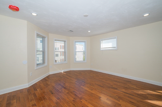 13 Seward St in Worcester, MA - Building Photo - Building Photo