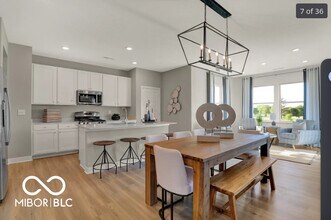 1104 Sunderland Dr in Greenwood, IN - Building Photo - Building Photo