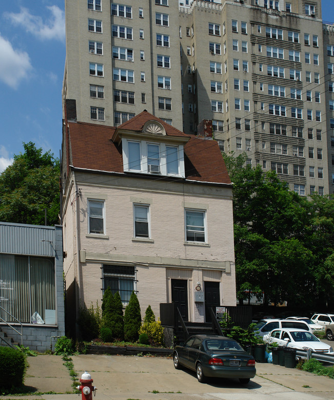 335 N Craig St in Pittsburgh, PA - Building Photo - Building Photo