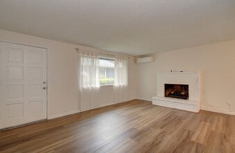 2918-2920 Harney St in Vancouver, WA - Building Photo - Building Photo