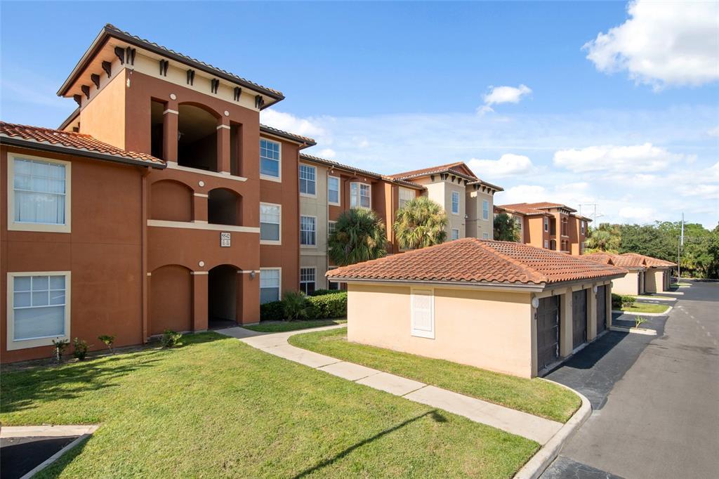 5542 Metrowest Blvd in Orlando, FL - Building Photo