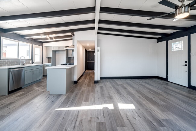 5131 Barstow St in San Diego, CA - Building Photo - Building Photo