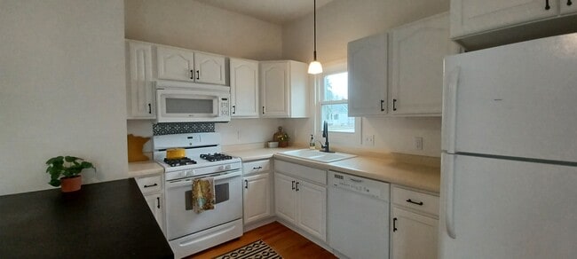 42 Maple St N in Lester Prairie, MN - Building Photo - Building Photo