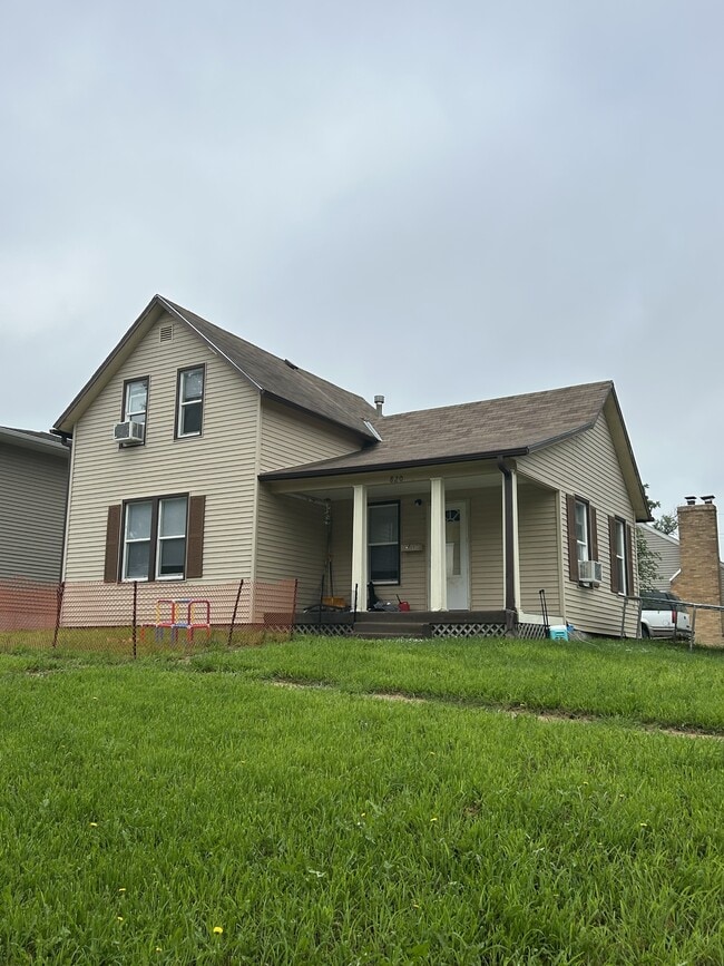 820 Windom St in Wayne, NE - Building Photo - Building Photo