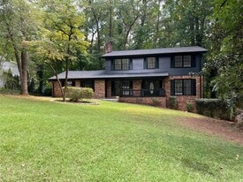 4377 Vintage Ln in Dunwoody, GA - Building Photo