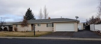 5505 Sturdivant Ave in Klamath Falls, OR - Building Photo