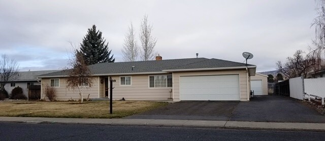 5505 Sturdivant Ave in Klamath Falls, OR - Building Photo