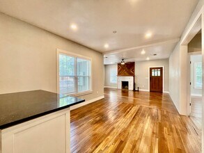 123 N Mitchell Ave in San Marcos, TX - Building Photo - Building Photo