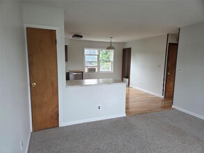 332 51st St in Lindenhurst, NY - Building Photo - Building Photo