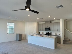 8142 Desert Cassia Ave in Las Vegas, NV - Building Photo - Building Photo