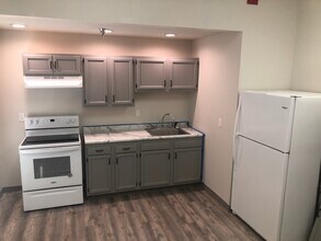 225 E High St, Unit 103 in Lima, OH - Foto de edificio - Building Photo