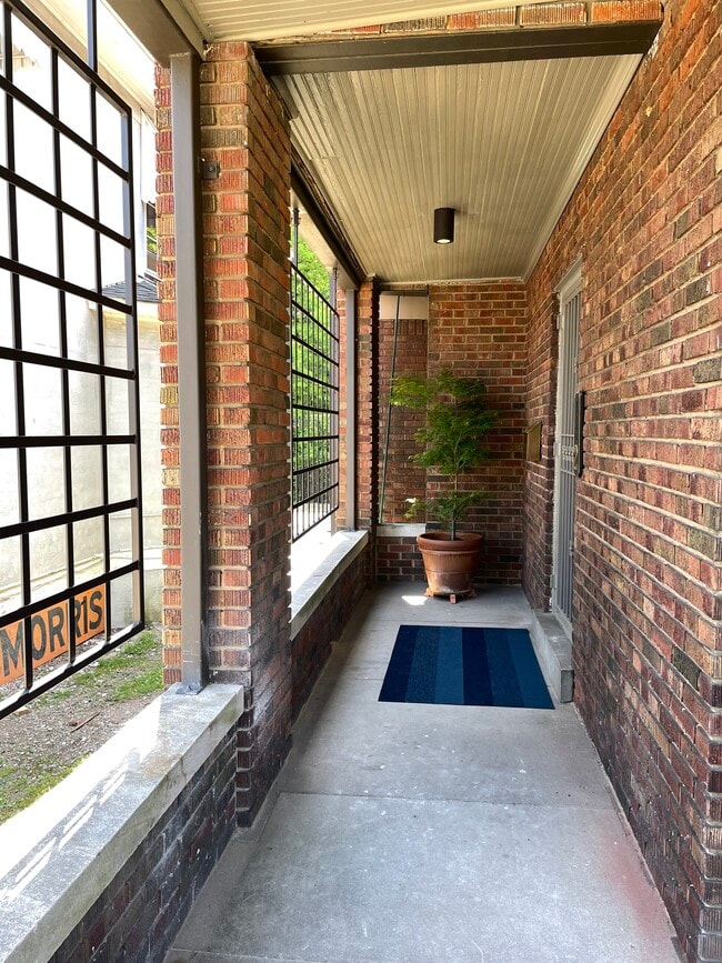 1947 Madison Ave in Memphis, TN - Building Photo - Building Photo