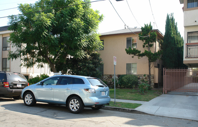 330 E Fairview Ave in Glendale, CA - Building Photo - Building Photo