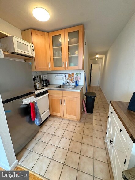 322 S 11th St, Unit 6 in Philadelphia, PA - Foto de edificio - Building Photo