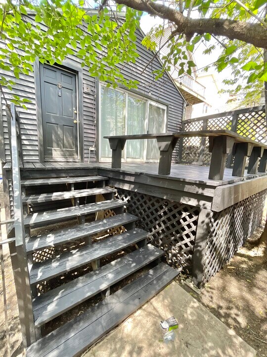 2233 N Janssen Ave, Unit Lincoln Park Coach House in Chicago, IL - Building Photo